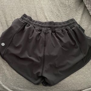 Lulu Lemon Black 2.5in Hotty Hot shorts size 6 barely worn